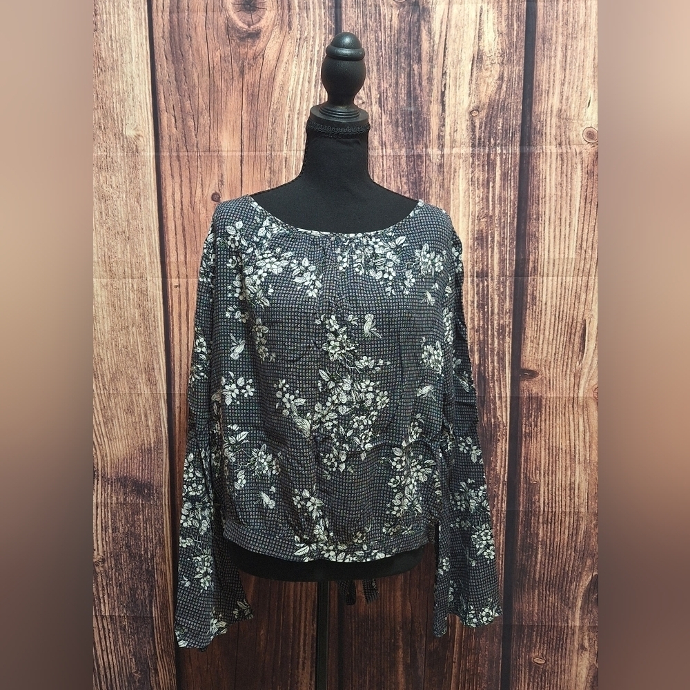 Hem & Thread Black Floral Flowy Blouse Womens Size Large.